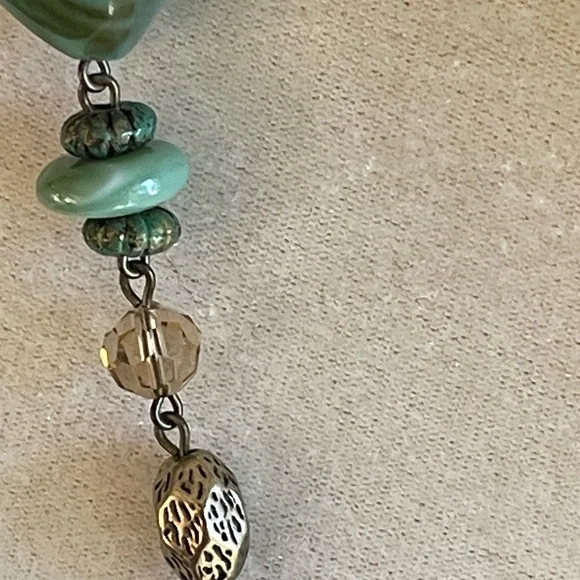 Long unique Premier Designs Necklace with very unique beads - Picture 4 of 11